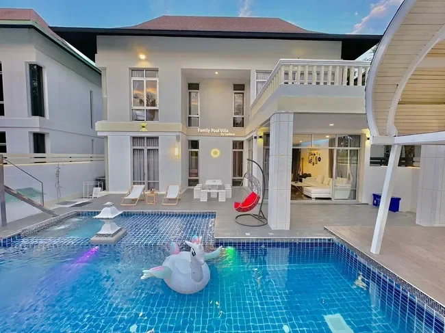 Family Pool Villa