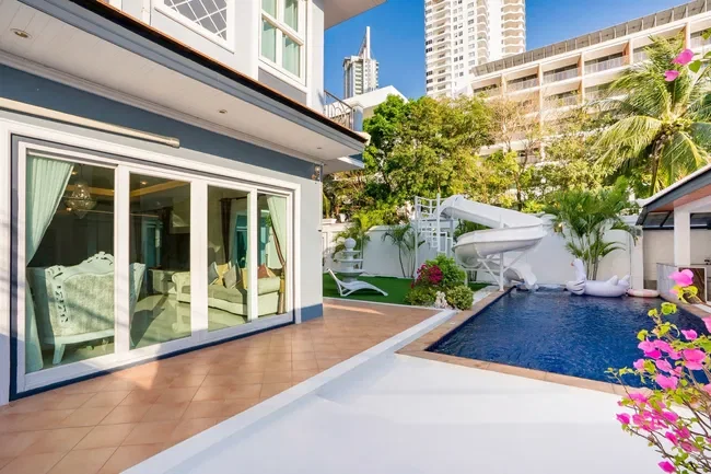 Pk Beach Villa Pattaya